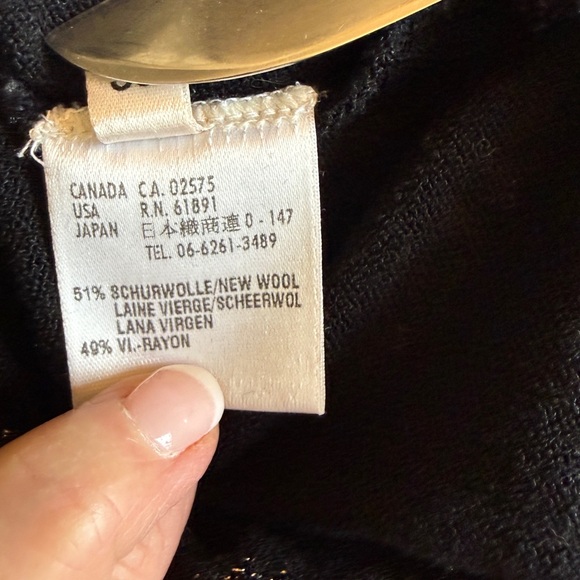 ESCADA Short Sleeve Knit Top in Black & Beige with Gold Threads Size 36/S *EUC* - Picture 7 of 10